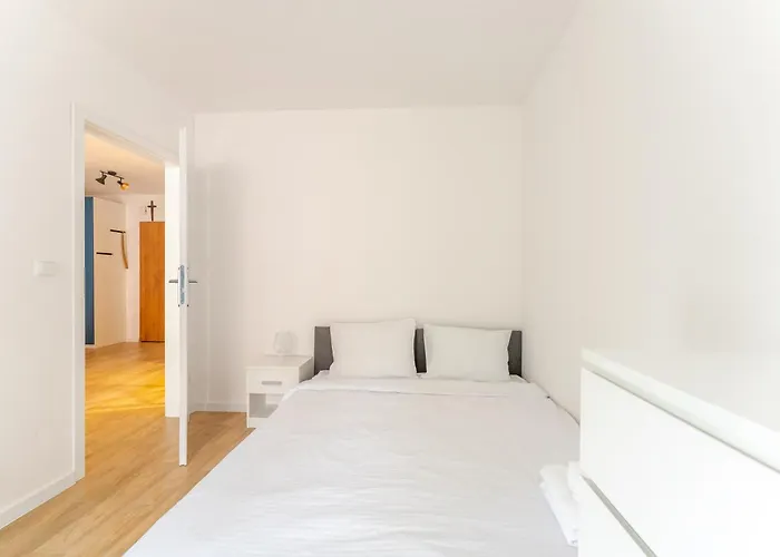 Apartamento Artyleryjska For 6 People By Bookinghost *