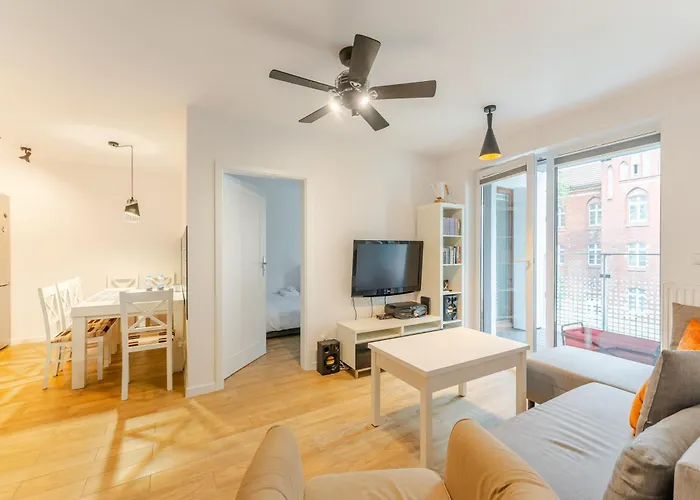 Apartamento Artyleryjska For 6 People By Bookinghost