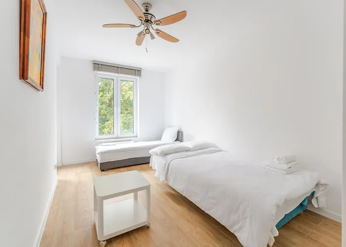Artyleryjska For 6 People By Bookinghost Apartamento *