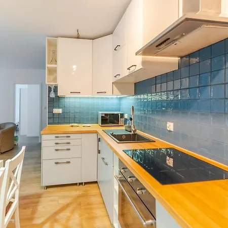 Apartment Artyleryjska For 8 People Kolobrzeg
