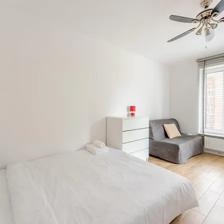 Artyleryjska For 6 People By Bookinghost Lägenhet