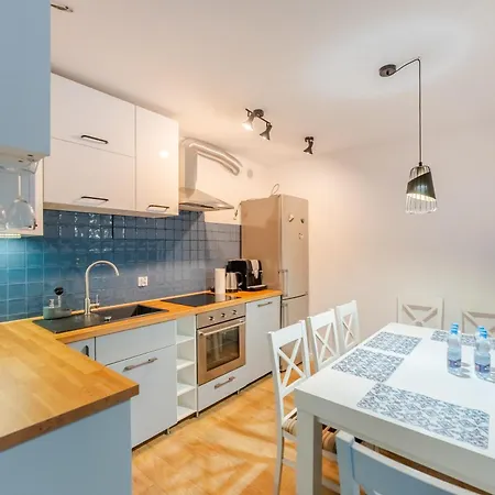 Lägenhet Artyleryjska For 6 People By Bookinghost Kołobrzeg